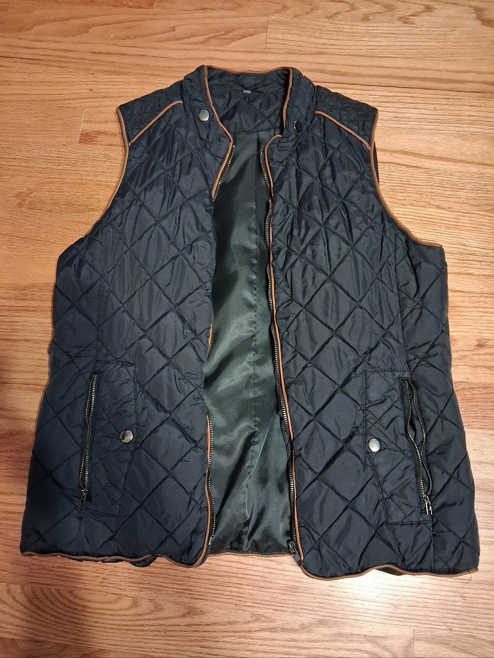 Quilted Women's Vest with Contrast Piping - Black